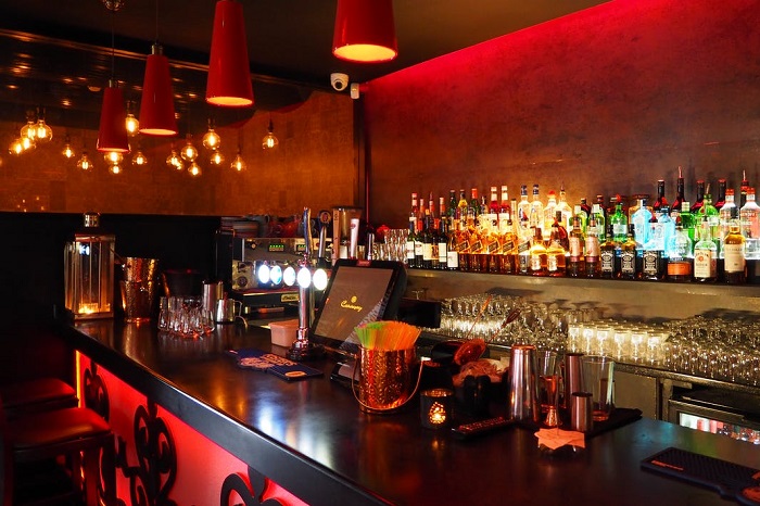 Polda Metro Razia Perizinan Tempat Hiburan. (Pexels.com/Chan Walrus)
