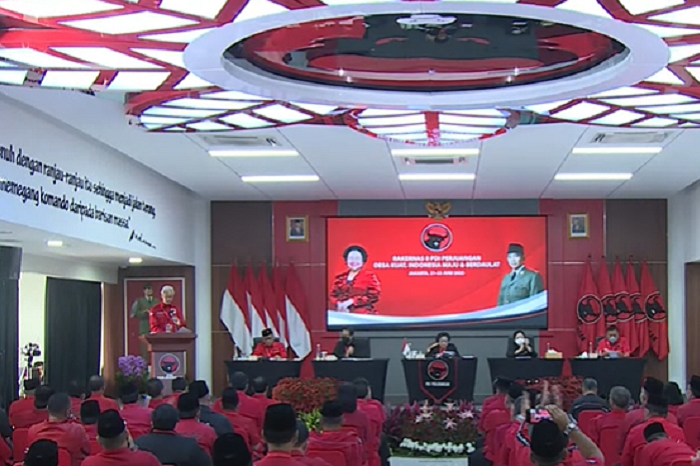 Gubernur Jawa Tengah Ganjar Prabowo membacakan hasil  Rakernas II PDIP Tahun 2021. (Dok. pdiperjuangan.id)