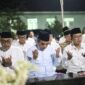 Para petinggi Partai Gerindra dan PKB melakukan Ziarah ke makam KH Dimyati Rois di Pondok Pesantren Al Fadlu 2 Srogo. (Dok. Partai Gerindra)
