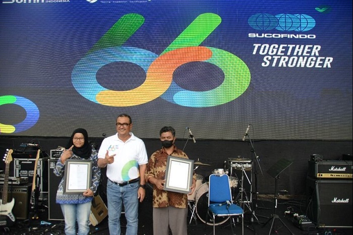 SUCOFINDO Serahkan Sertifikat Halal untuk 26 UMK. (Dok. Bumn.go.id) 
