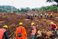 Tanah Longsor akibat gempa bumi kabupaten Cianjur.  (Dok. Biro Pers Sekretariat Presiden/Laily Rachev) 
