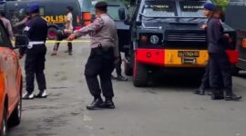 Tangkapan layar, Peristiwa bom bunuh diri di area Polsek Astanaanyar. (Instagram.com/@infobandungkota)
