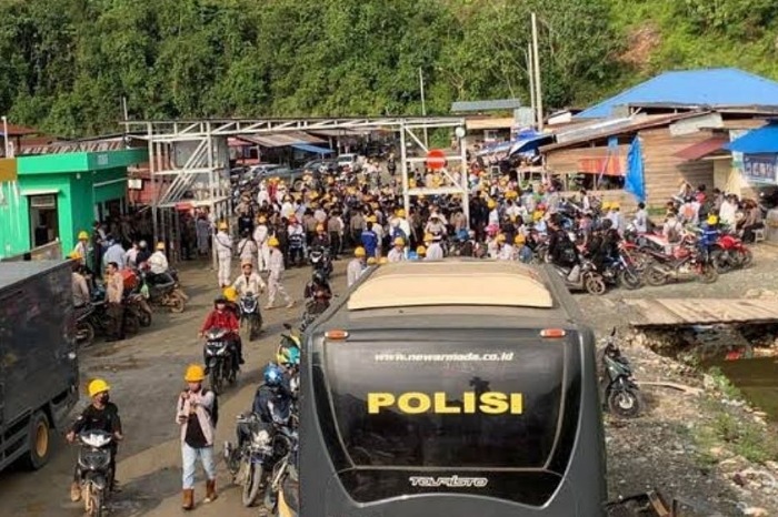 Kericuhan antar pekerja PT Gunbuster Nickel Industri berasal dari ketidakpuasan terhadap manajemen perusahaan. (Instagram.com/@safetyfirstindonesia)