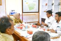 Pimpinan Cabang Bulog Banyumas Rasiwan saat audiensi dengan Bupati Dyah Hayuning Pratiwi. (Dok. Purbalinggakab.go.id) 
