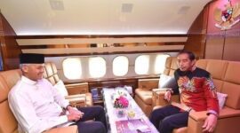 Presiden Jokowi terlihat bahagia usai Ganjar Pranowo dicapreskan oleh Ketua Umum PDIP Megawati Soekarnoputri. (Foto Instagram.com/@_yusufmuhammad_)