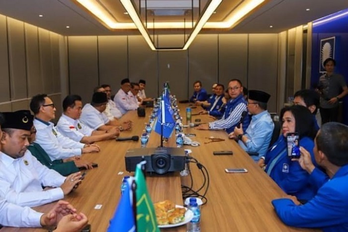 Pertemuan Ketua Umum Partai Bulan Bintang (PBB) Yusril Ihza Mahendra bertemu Ketua Umum Partai Amanat Nasional (PAN) Zulkifli Hasan. (Instagram.com/@inehakim)