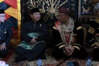 Prabowo Subianto saat menghadiri acara prosesi Batagak Gala Wamenaker Afriansyah Noor di Istana Pangaruyuang, Tanah Datar, Sumatera Barat. (Dok. Tim Media Prabowo Subianto)