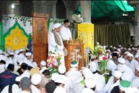 Bakal capres Anies Baswedan memberikan sambutan saat menghadiri haul akbar Habib Sholeh di Kecamatan Tanggul, Kabupaten Jember. (Instagram.com/@aniesbaswedan) 