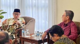 Ketua DPP Partai Kebangkitan Bangsa (PKB) Muhaimin Iskandar berkunjung ke kediaman Wakil Presiden RI ke-11 Boediono. (Instagram.com/@dpp.pkb)

