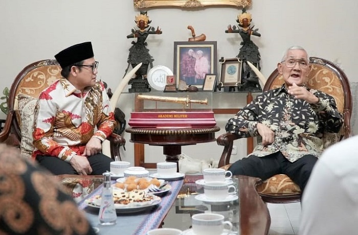 Ketua Umum Partai Kebangkitan Bangsa (PKB) Muhaimin Iskandar mengunjungi Wakil Presiden Ke-6 RI Jenderal TNI (Purn.) Try Sutrisno. (Instagram.com/@dpp.pkb)
