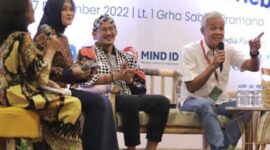 Ketua Pemenangan Pemilu Partai Persatuan Pembangunan (PPP) Sandiaga Salahuddin Uno bersama Gubernur Jawa Tengah Ganjar Pranowo. (Dok. Indonesiakini.go.id)