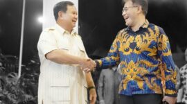 Ketua Umum Partai Gerindra Prabowo Subianto bersama Politikus PDI Perjuangan Budiman Sudjatmiko. (Instagram.com/@gerindra)