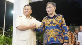 Kader PDIP Budiman Sudjatmiko mengunjungi kediaman calon presiden (capres) Gerindra Prabowo Subianto. (Facbook.com/@Prabowo Subianto)
