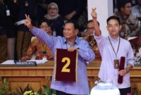 Pasangan Capres Koalisi Indonesia Maju Prabowo Subianto dan cawapres Gibran Rakabuming Raka di Pengundian dan Penetapan nomor urut Capres dan Cawapres di kantor KPU. (Dok. TKN Prabowo Gibran)
