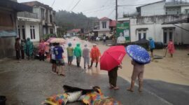 BPBD setempat mulai mendistribusikan bantuan ke warga terdampak banjir akibat meluapnya Sungai Barang Merao, Kabupaten Kerinci. (Dok. BPBD Kabupaten Kerinci)