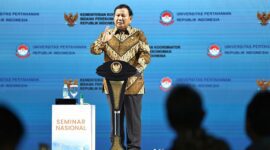 Menteri Pertahanan Prabowo Subianto dalam seminar nasional bertajuk ‘Strategi Perlindungan Kawasan Pulau Jawa, Melalui Pembangunan Tanggul Pantai dan Tanggul Laut (Giant Sea Wall)’ di Jakarta. (Dok. Tim Media Prabowo)