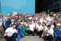 Menteri Pertahanan Prabowo Subianto saat melakukan inspeksi terkait modernisasi kapal di PT PAL Indonesia, Surabaya. (Dok. TKN Prabowo Gibran)
