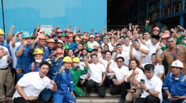 Menteri Pertahanan Prabowo Subianto saat melakukan inspeksi terkait modernisasi kapal di PT PAL Indonesia, Surabaya. (Dok. TKN Prabowo Gibran)
