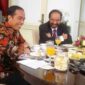 Presiden RI Jokowi bersama Ketua Umum Partai Nasdem Surya Paloh. (Instagram.com/@suryapaloh.id)
