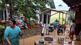 Banjir Kota Padang telah surut, warga bersama tim gabungan melakukan pembersihan lingkungan. (Dok. BPBD Kota Padang)
