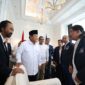 Ketua Umum Partai NasDem Surya Paloh memberikan selamat secara langsung kepada Prabowo Subianto. (Dok. Tim Meida Prabowo)