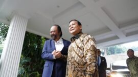 Di kediamannya, Ketua Umum Partai Gerindra sekaligus presiden terpilih Prabowo Subianto menerima kunjungan Ketua Umum Partai NasDem Surya Paloh, pada Kamis (25/4/2024) sore. (Dok. Tim Media Prabowo Subianto)