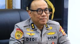1. Komjen Dedi Prasetyo resmi dilantik sebagai Wakapolri, menjadi simbol reformasi dan regenerasi kepemimpinan Polri di tengah mutasi besar 2025. (Dok. polri.go.id)