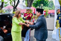 Presiden Prabowo menyambut Presiden Boluarte dengan upacara kenegaraan penuh simbol di Istana Merdeka. (Facebook.com @Setkab RI)