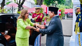Presiden Prabowo menyambut Presiden Boluarte dengan upacara kenegaraan penuh simbol di Istana Merdeka. (Facebook.com @Setkab RI)