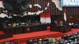 Rapat paripurna DPR RI, di balik sorotan publik soal biaya jabatan yang tembus Rp240 juta per bulan. (Dok. dpr.go.id)