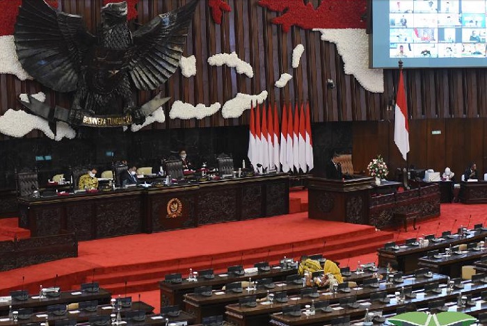 Rapat paripurna DPR RI, di balik sorotan publik soal biaya jabatan yang tembus Rp240 juta per bulan. (Dok. dpr.go.id)